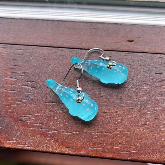 Handmade Whale shark earrings - Picture 9 of 9